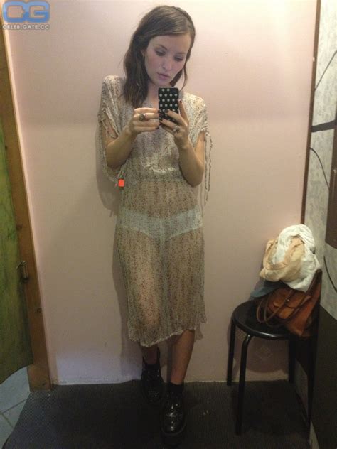 Emily Browning nude pictures, onlyfans leaks, playboy photos, sex scene