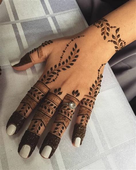 aesthetic minimal mehndi design mehndi designs  fingers simple