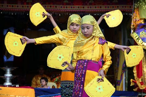 Sarangani Today: Kids stage Maranao dance