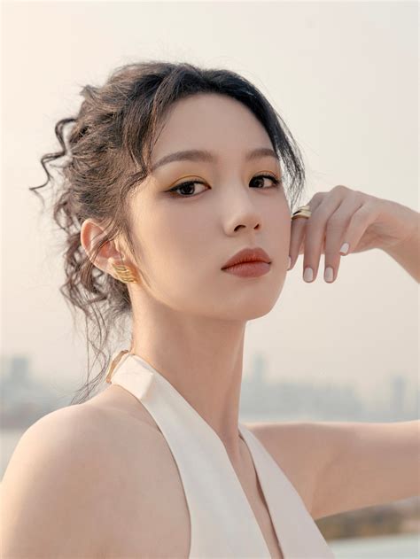 ปาปารัซซี่ถ่ายยัยจิ๋วปั่นจักรยานสาธารณะกลับบ้านหลังจากไปช้อปปิ้ง ขนมา