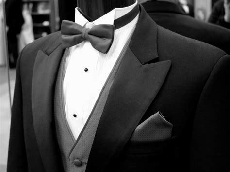 How to Choose the Perfect Wedding Tuxedo – golittleitaly