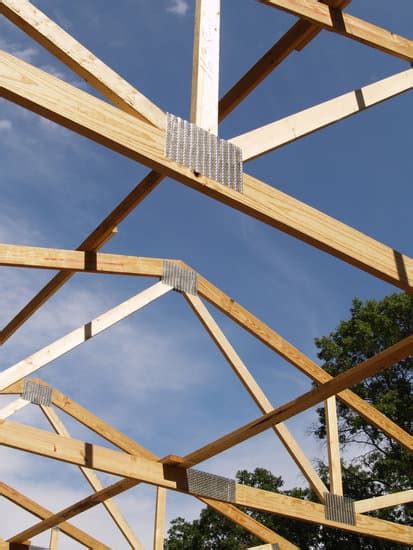 Garage roof trusses - Photos by Canva