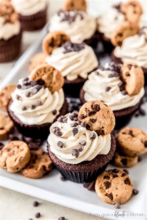 cookie dough frosting cupcakes   give  blonde  kitchen