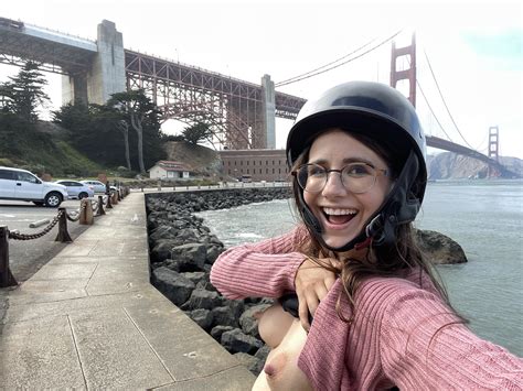 Hi, I love flashing [F] | Scrolller