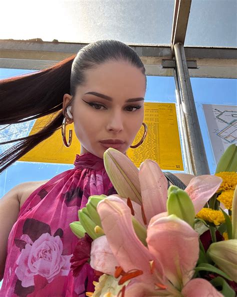 Sara Mia (@saramiaax) • Instagram photos and videos