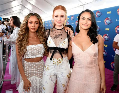 The Best Red Carpet Looks at the 2018 Teen Choice Awards - FASHION Magazine