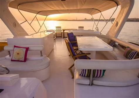 85-Ft Luxury Yacht Dubai - Up to 50 People - Dubai Desert Safari