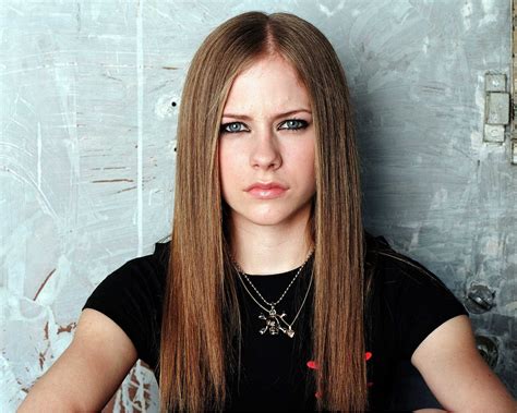 Avril Lavigne Denti Sistemati Avril Lavigne Releases New Song 'Head