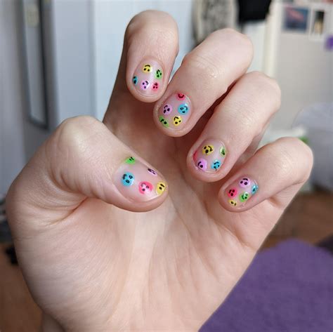 smiley face nails 3