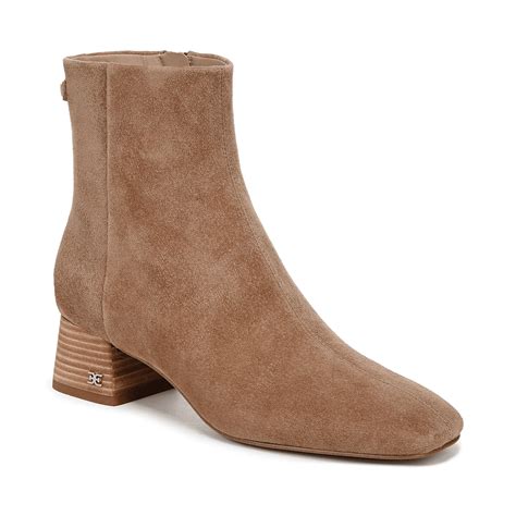12 On-Trend Square-Toe Boots to Shop This Winter and Beyond