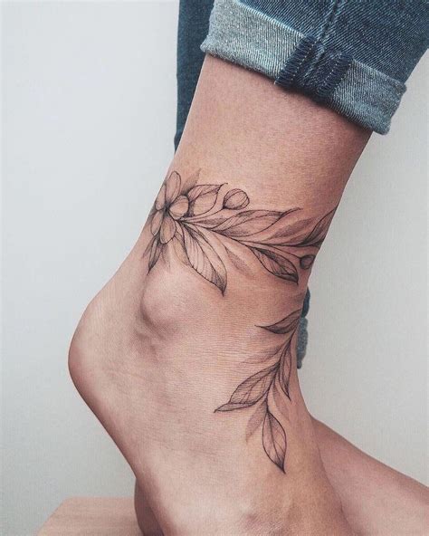 Female Ankle Tattoos : 30 Pretty Ankle Tattoo Ideas for Women | Styles ...