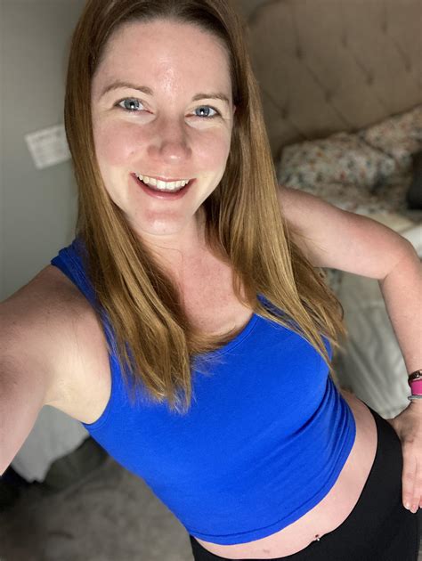 37F. I love royal blue 💙 What’s your favorite color on an auburn haired