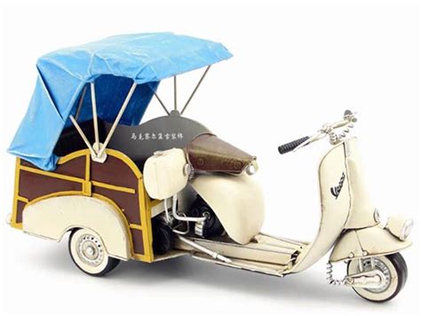 White Large Scale Vintage Tinplate Tricycle Vespa Model [NB2T407 ...