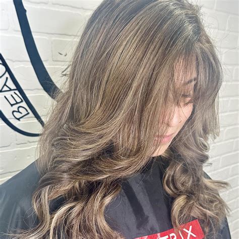 Time to brighten up your look with some stunning highlights! Thinking