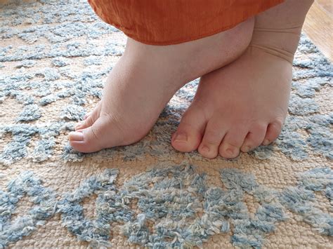 Chubby feet and tiny toes : r/bbwfeetlove