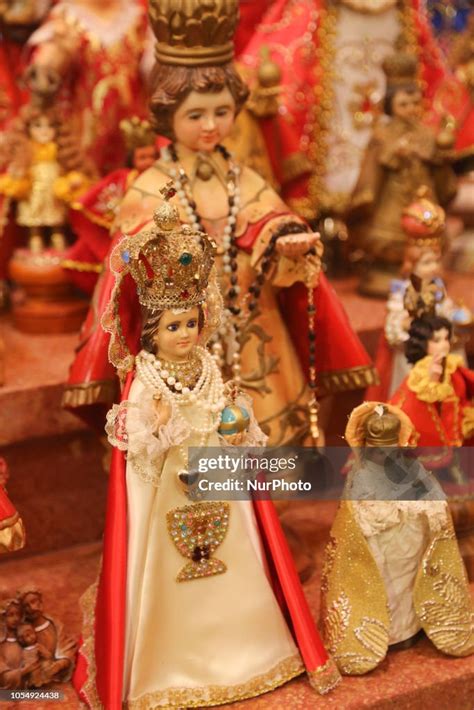 statues  santo nino brought   homes  filipino catholics