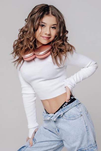 milana xametova  kupalnike foto goriacie