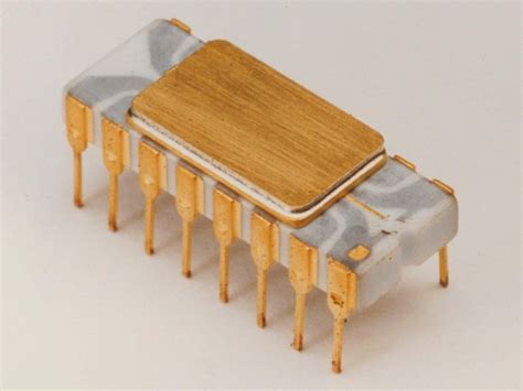 50 лет назад вышел первый коммерчески доступный процессор Intel 4004 ...