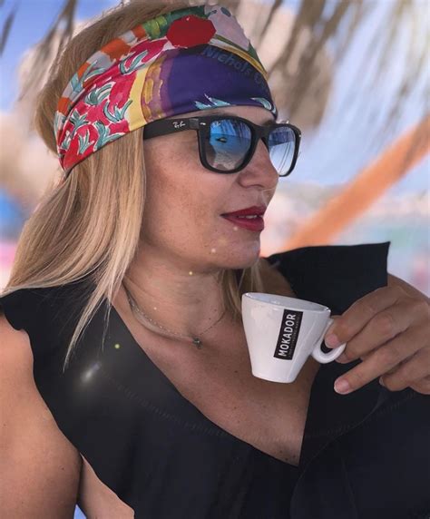 Ирина Тенчева с червило на плажа - Ние жените