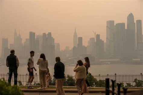 Fumo dos incêndios no Canadá chega aos EUA. Qualidade do ar em Nova