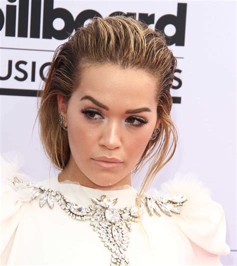 The Under $6 Lipstick Rita Ora Wore To The Billboard Music Awards - The