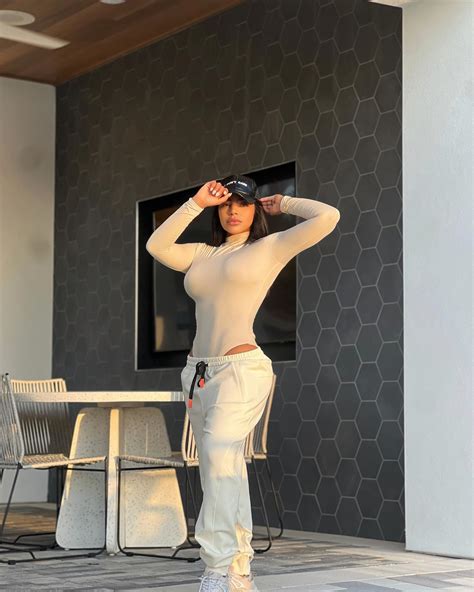 Karina Perez (@karinapereztv) • Instagram photos and videos