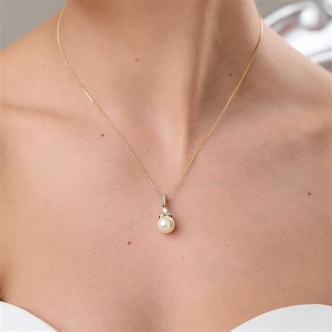 Opulence Pearl Wedding Pendant Necklace (Gold)
