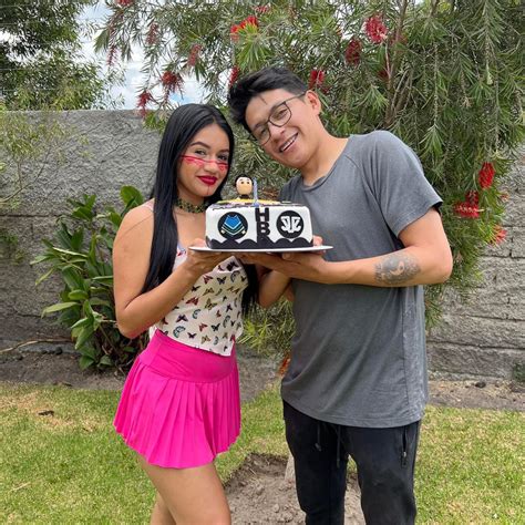 Que bonito verles juntos #nathy #jhon #amor #pareja #muñecasos | Fans