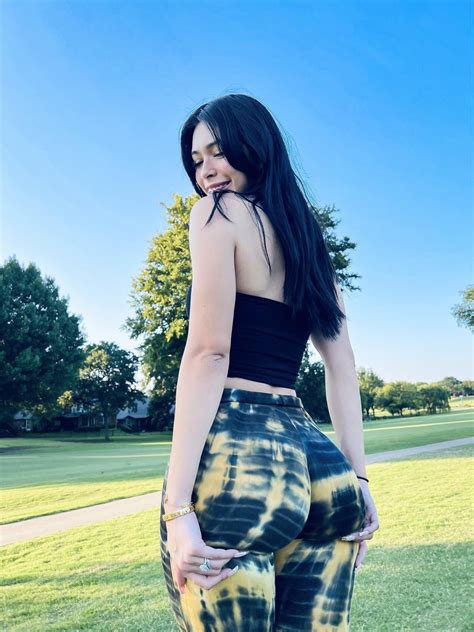 Twitter&IG: Aishahsofey💓 : r/TheArtOfBodies