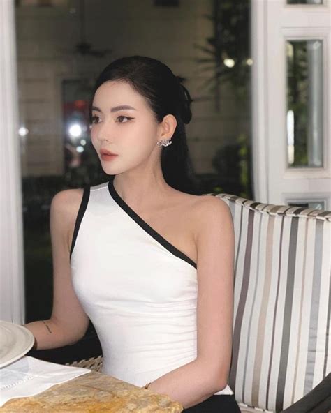 Model Phuong Anh posts a series of subtexts, biological father reveals ...