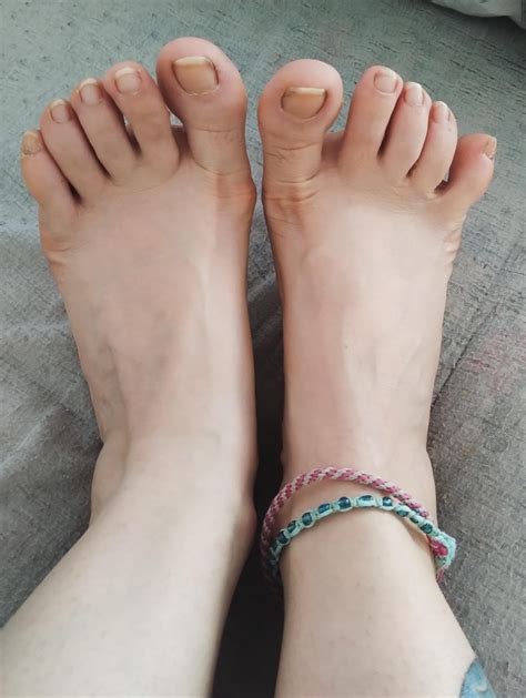 Natural toenails : r/Rate_my_feet
