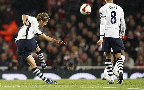 Tottenham's David Bentley thanks Clive Allen for wonder goal against ...