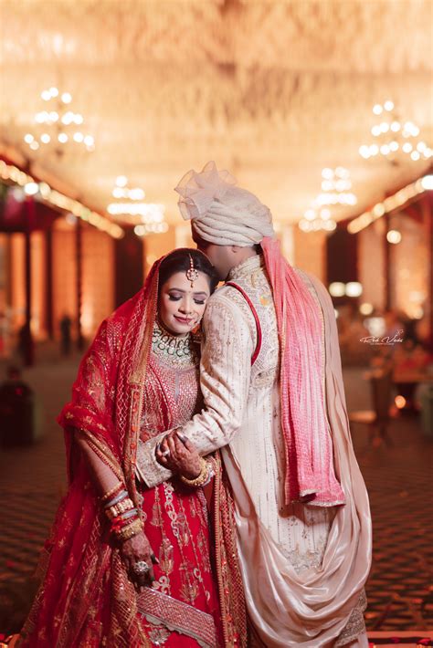 simple wedding couple poses girl 4