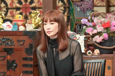 りょう、50歳 透け感黒ドレスのママが別格美貌「何歳になっても可愛い」「綺麗だ」 強面パンク夫の弁当本で爆笑反論 | ガールズちゃんねる ...