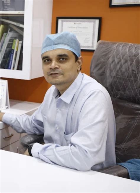 dr hardik desai orthopedic surgeon