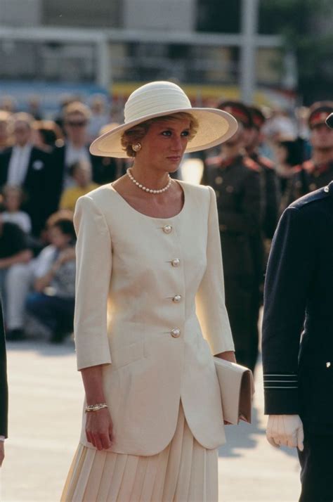 pictures  princess diana   fashion icon   artofit