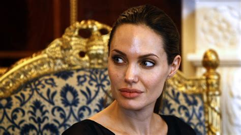 Angelina Jolie's aunt dies of breast cancer