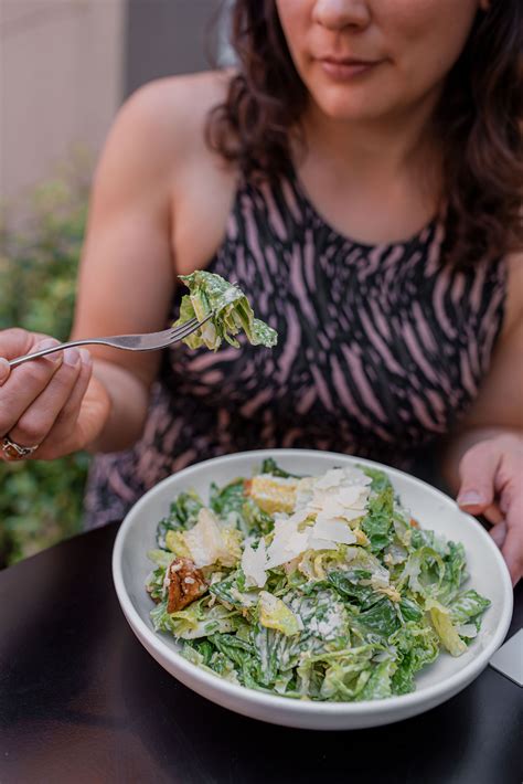 Top Tips for Eating at Restaurants & Ordering Takeout with PCOS