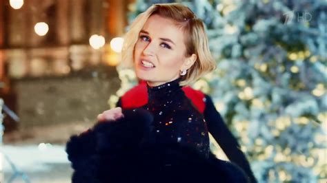 Полина Гагарина — Драмы больше нет (Новогодняя ночь на Первом) - YouTube