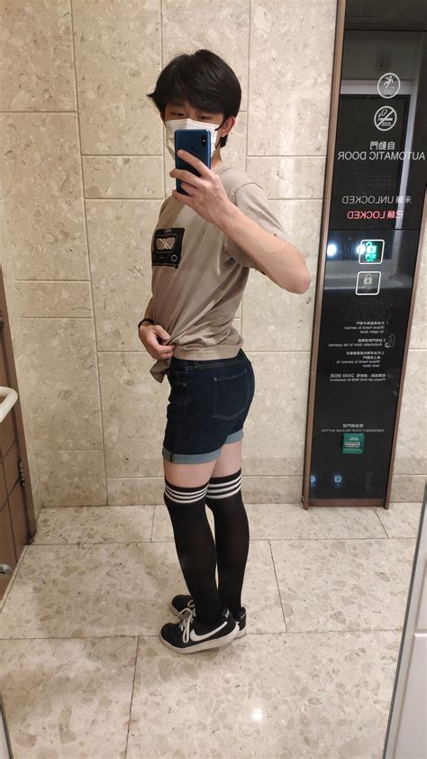 Yesterday, I wore my thigh highs out for the first time >w