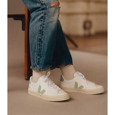 veja womens campo chrome  leather extra white sneaker district