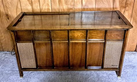 Mid Century Vintage Magnavox Record Changer Stereo Console at 1stDibs