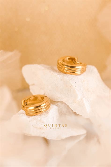 Minimalist Hoop Earrings – Quintas PH