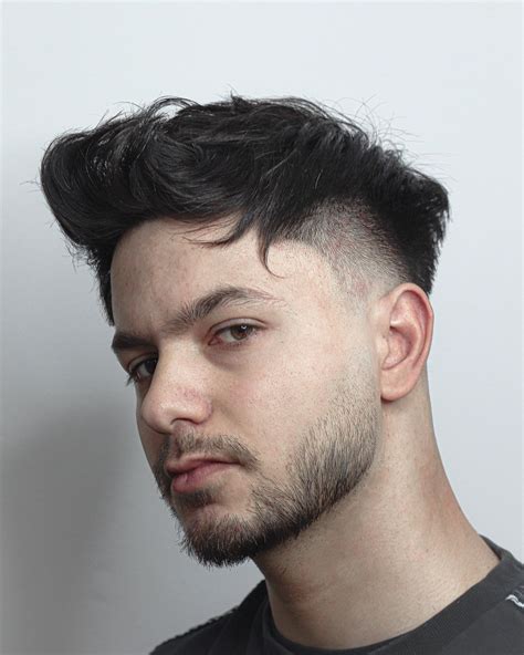 Haircuts for men with big foreheads are trending on social media 24