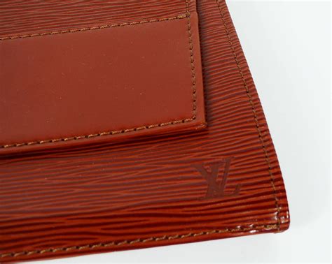 Louis Vuitton Vintage Brown Epi Leather Lena Clutch For Sale at 1stDibs