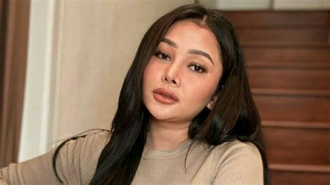 profil lengkap mutia ayu pindah agama jadi kekasih terakhir glenn fredly