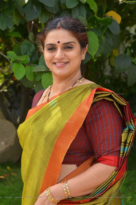Telugu Heroines Wallpapers - Top Free Telugu Heroines Backgrounds