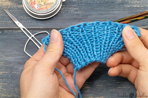 How to knit Jeny's surprisingly stretchy bind off - perfect for ribs ...