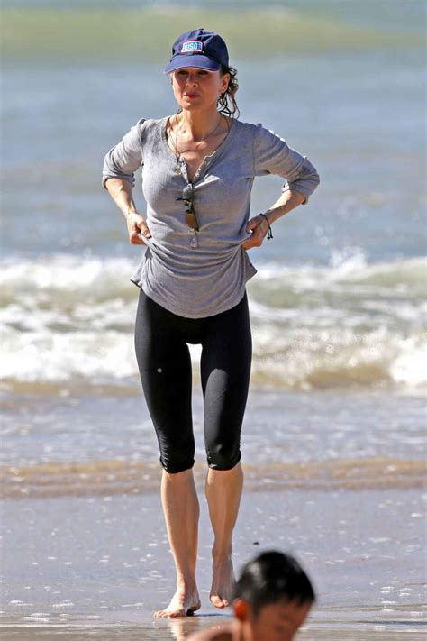 Renee Zellweger on Vacation in Hawaii, January 2015 – celebsla.com