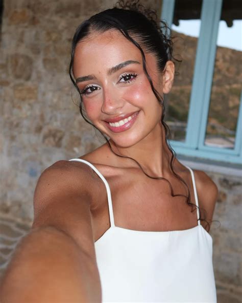 Débora Gomes Unveils Summer Glamour in Mykonos • CelebMafia